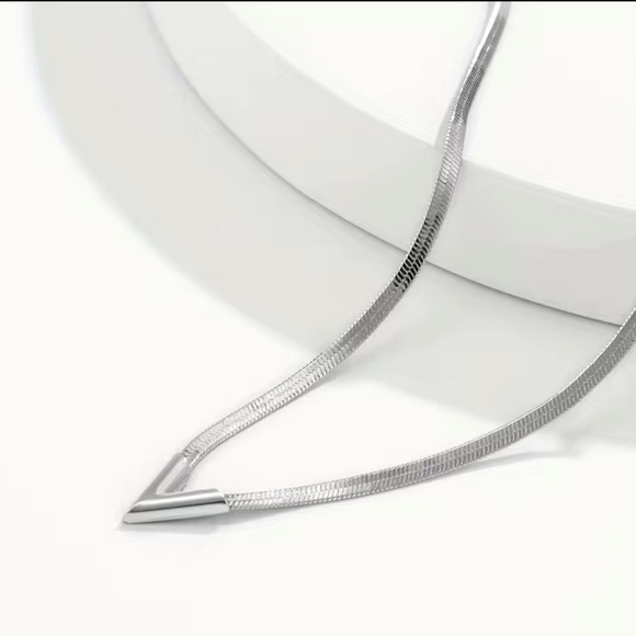 LAST ONE! Men’s - V Shaped Flat Snake Collarbone Chain herringbone Necklace Gold - Picture 3 of 9